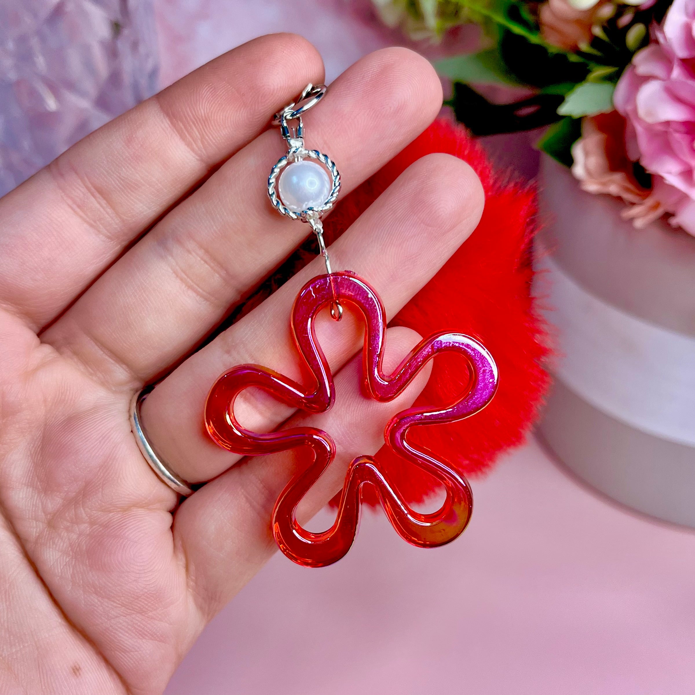 Llavero pompón flor roja